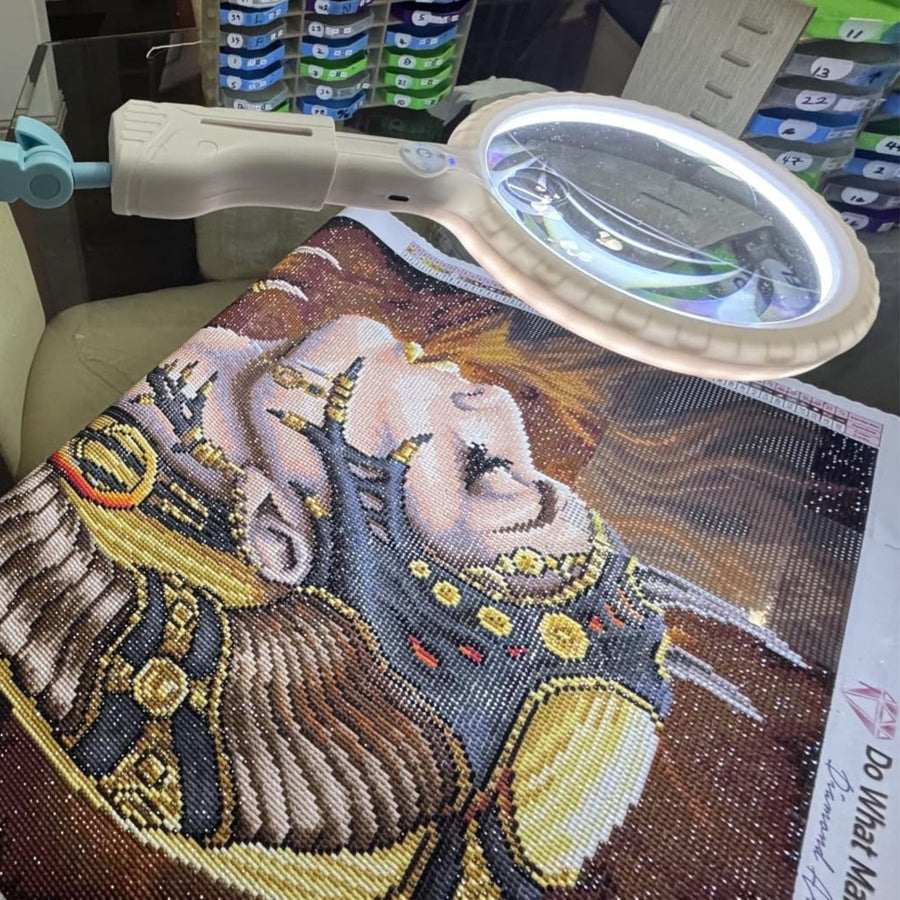 Excellent illumination, easy to assemble and very steady.