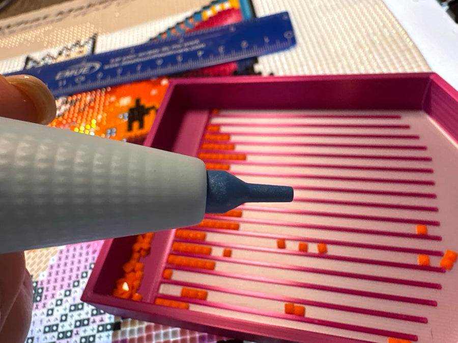 This is a great e-pen!!! It's light weight, comfortable in my hand, has an extended placer neck and is thin so it gets into the tight spaces easily. Works on both square and round drills, no issues. Love, love, love it! Highly recommend this newest version - blue with a duck.